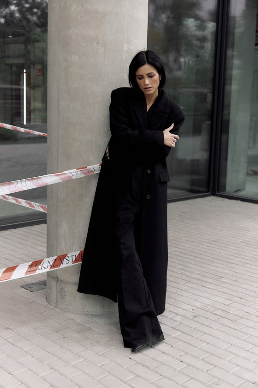 STRAIGHT FIT wool coat. Black