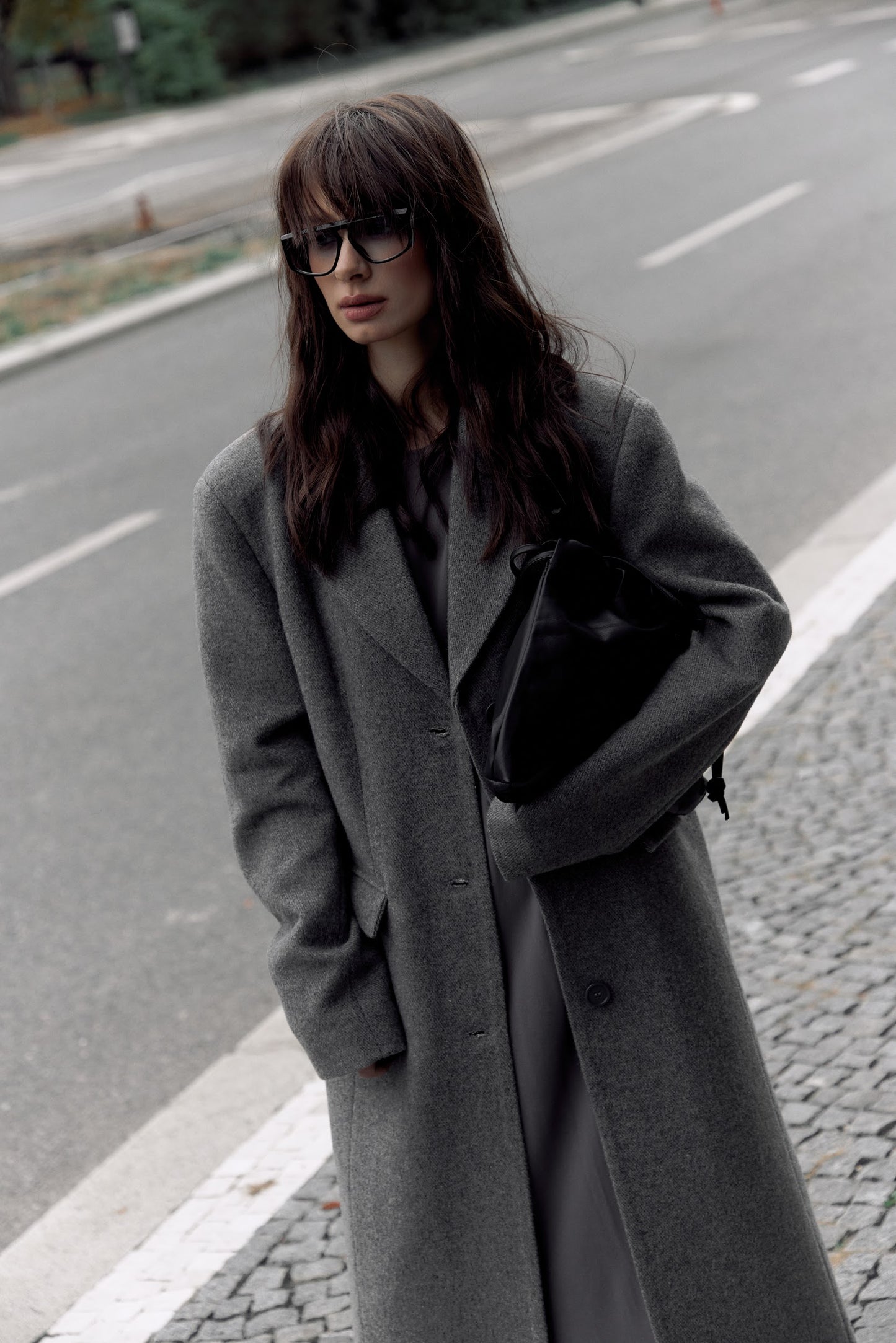 STRAIGHT FIT VLNĚNÝ KABÁT. ŠEDÝ