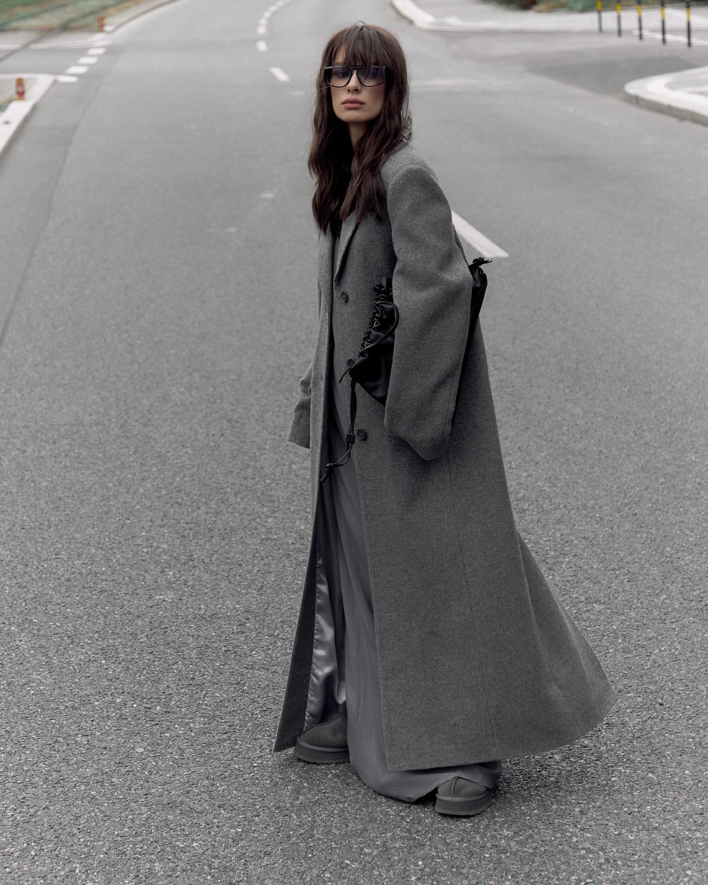 STRAIGHT FIT VLNĚNÝ KABÁT. ŠEDÝ