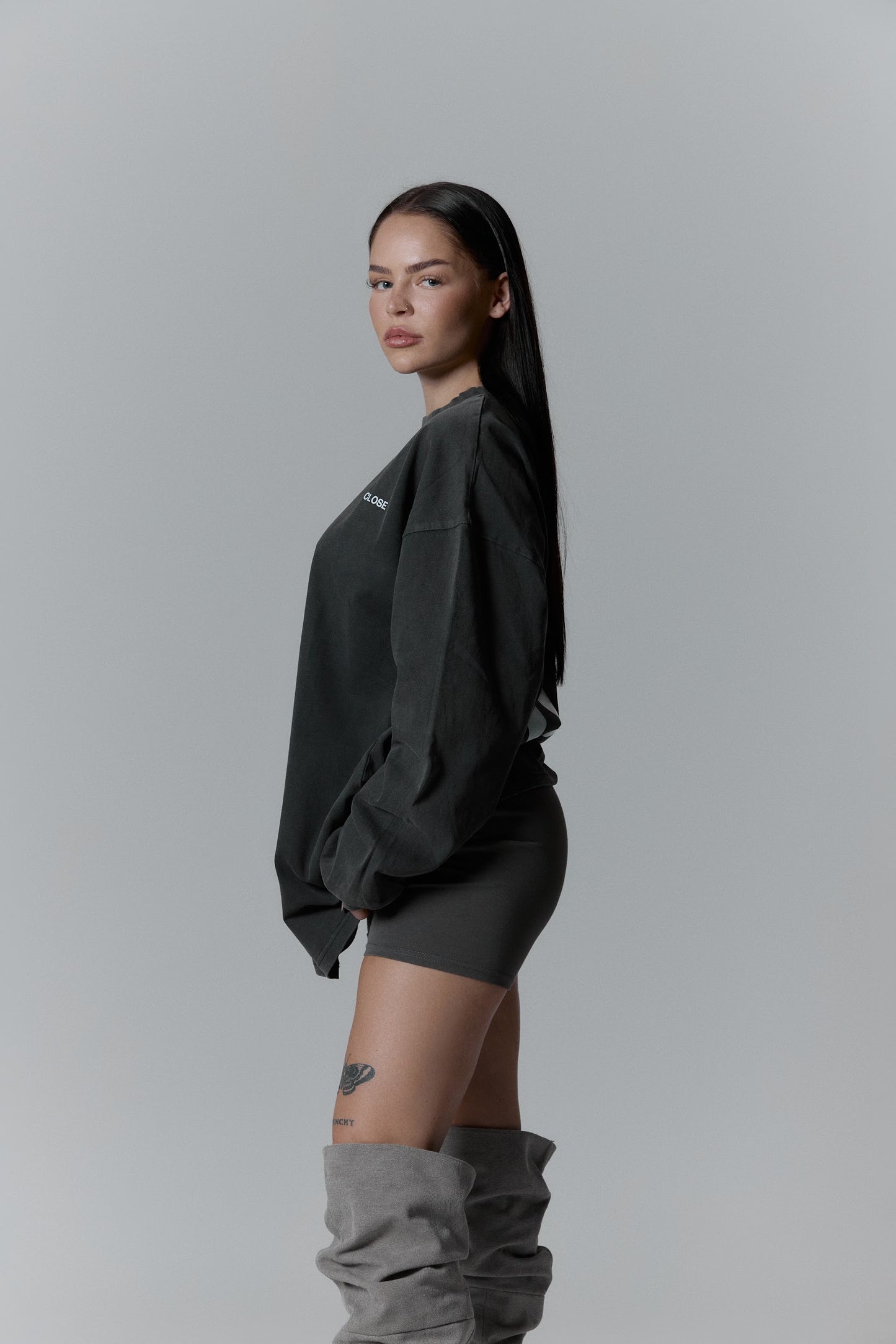 Heavyweight Washed gray longsleeve - "So close studio"