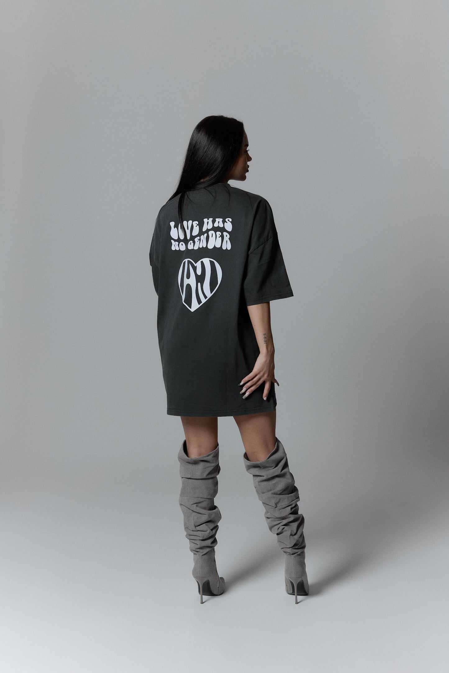 Heavyweight Washed gray t-shirt - "LHNG"