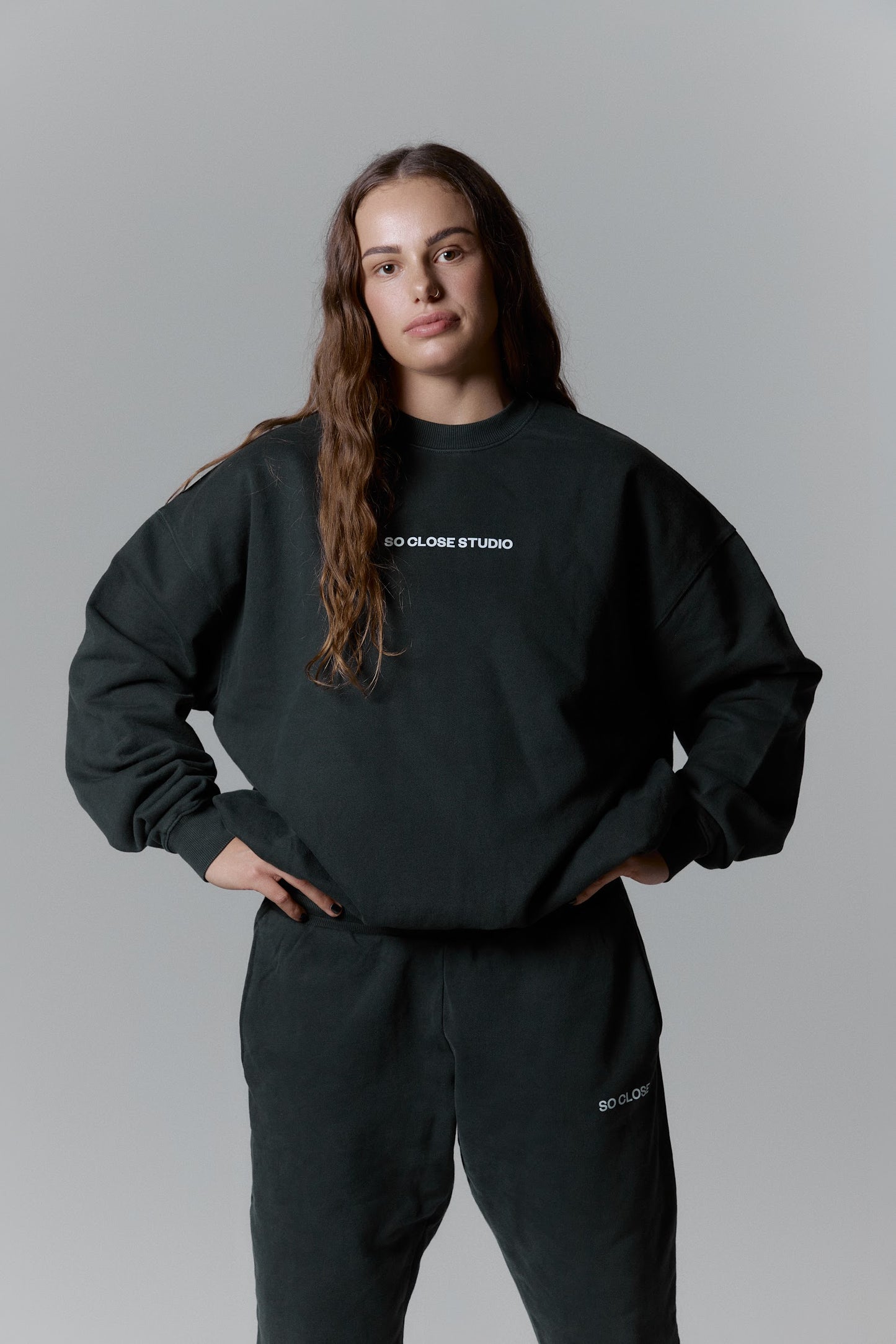 Heavyweight Crewneck gray - "So close studio"