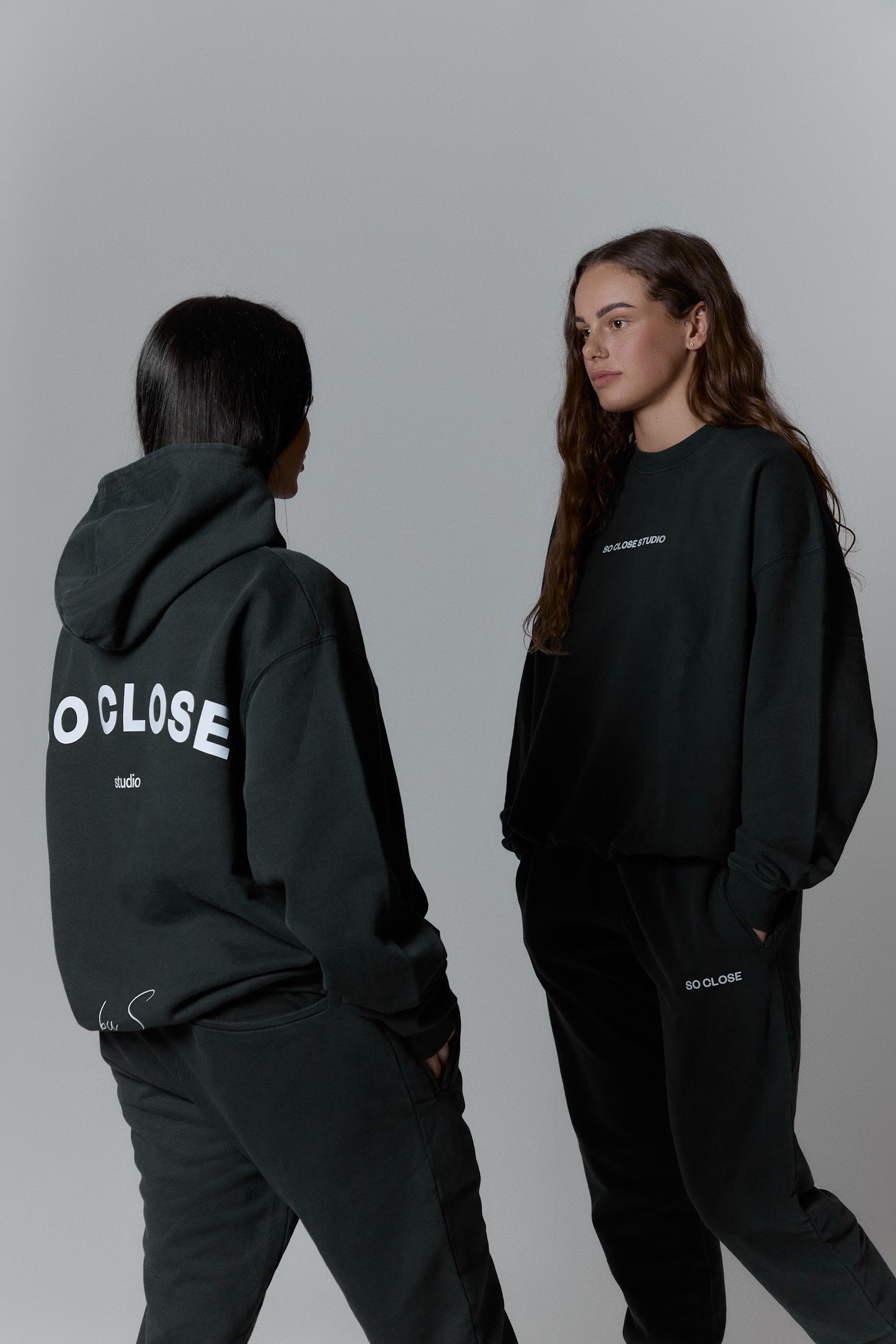 Heavyweight Crewneck gray - "So close studio"
