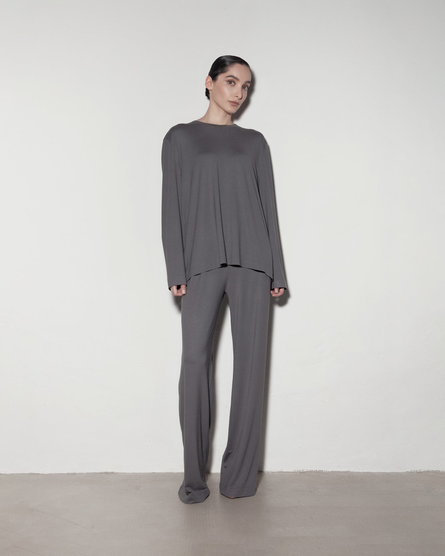 KALHOTY. Gray