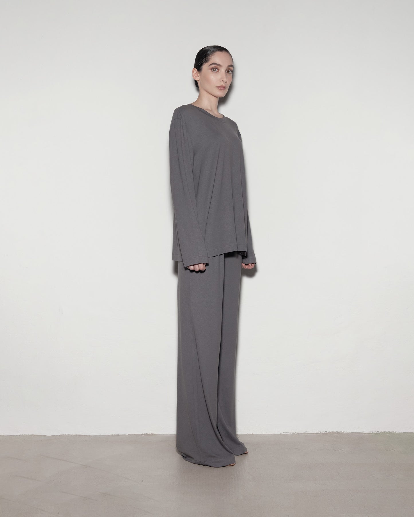 KALHOTY. Gray