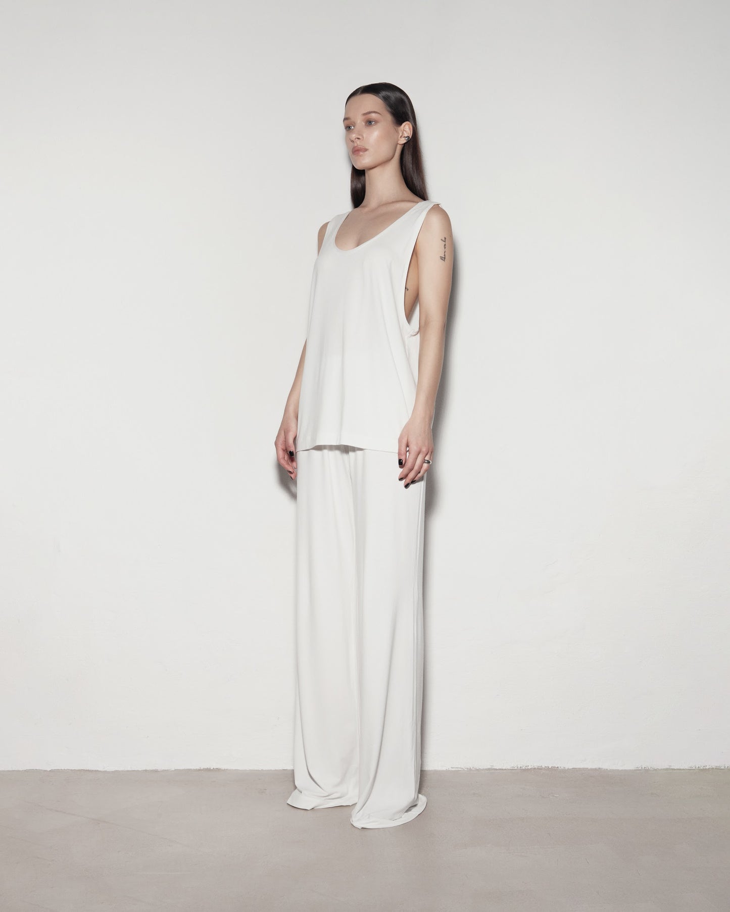KALHOTY. White