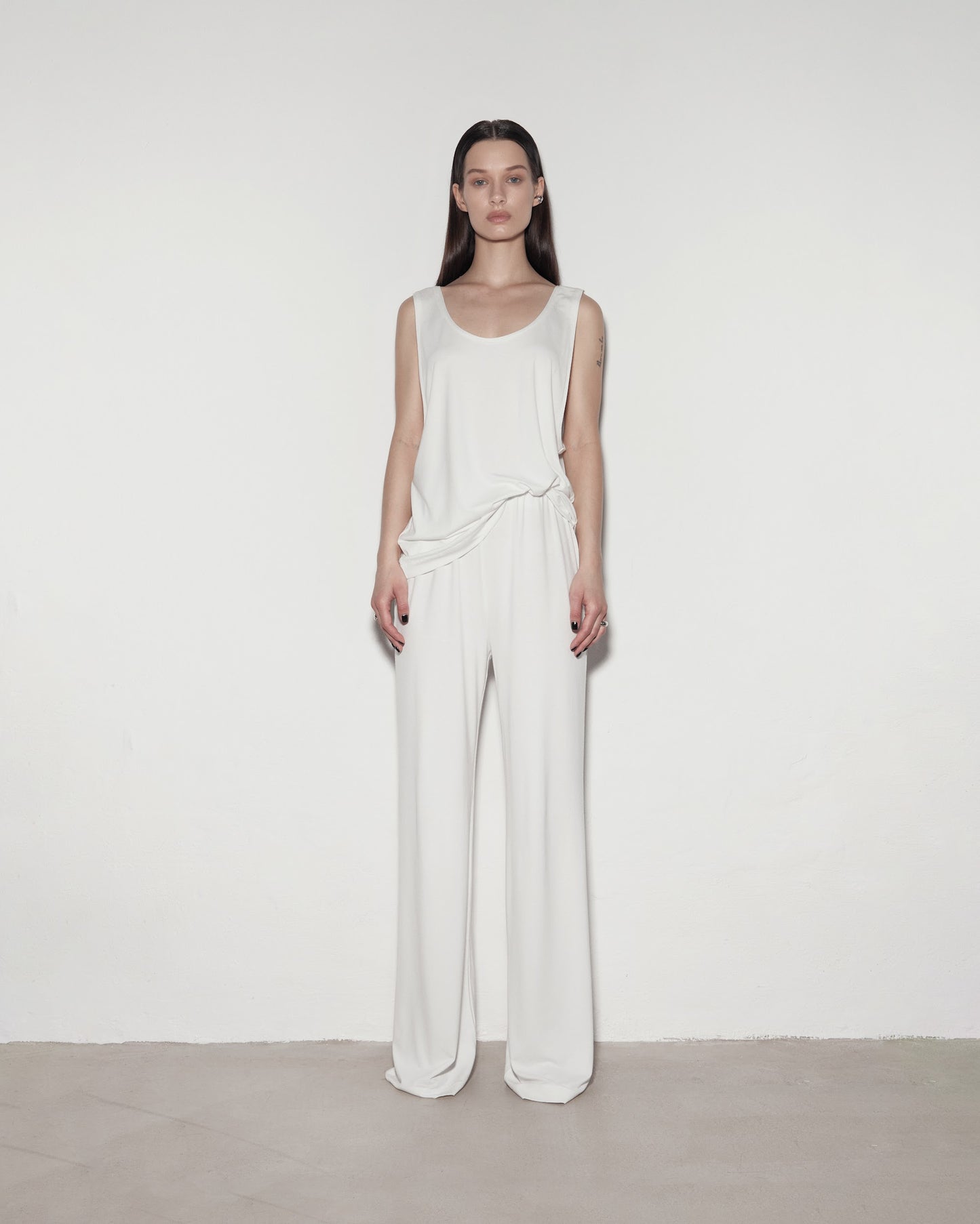 KALHOTY. White