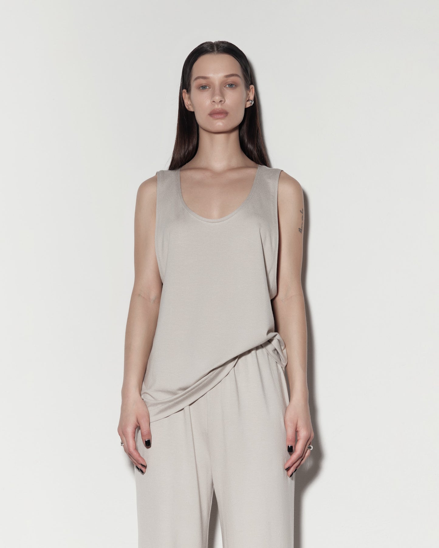 TÍLKO. Beige