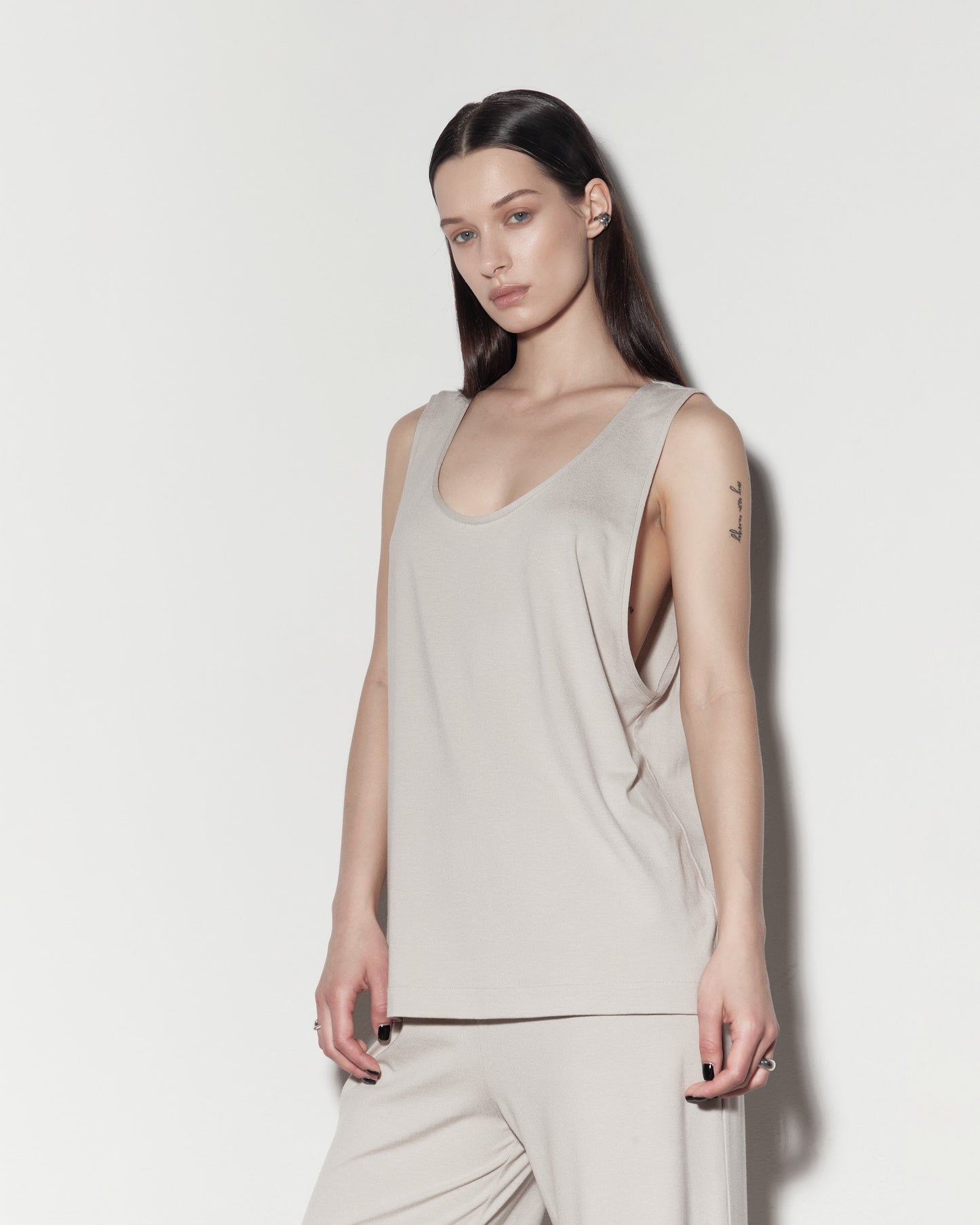 TÍLKO. Beige