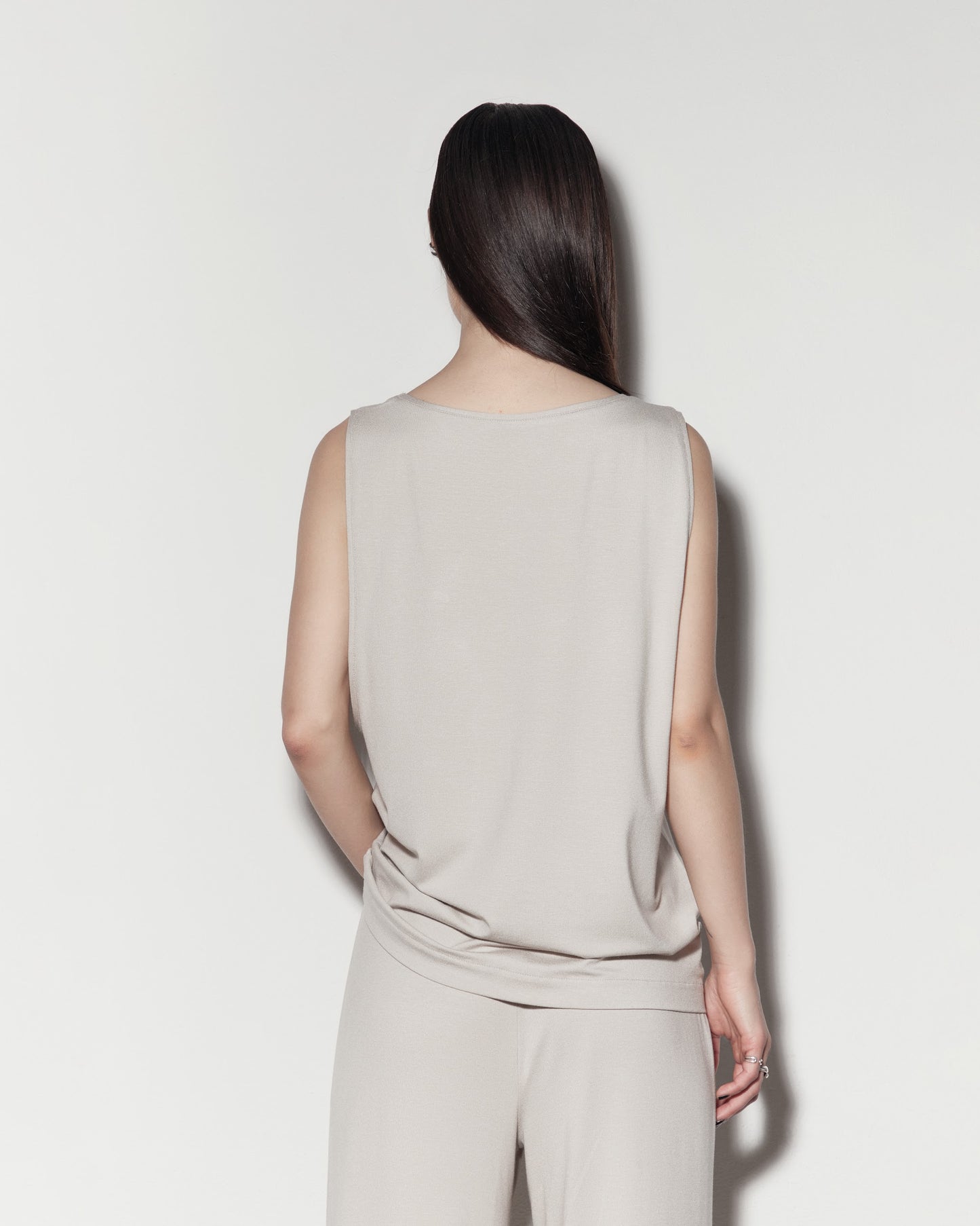 TÍLKO. Beige
