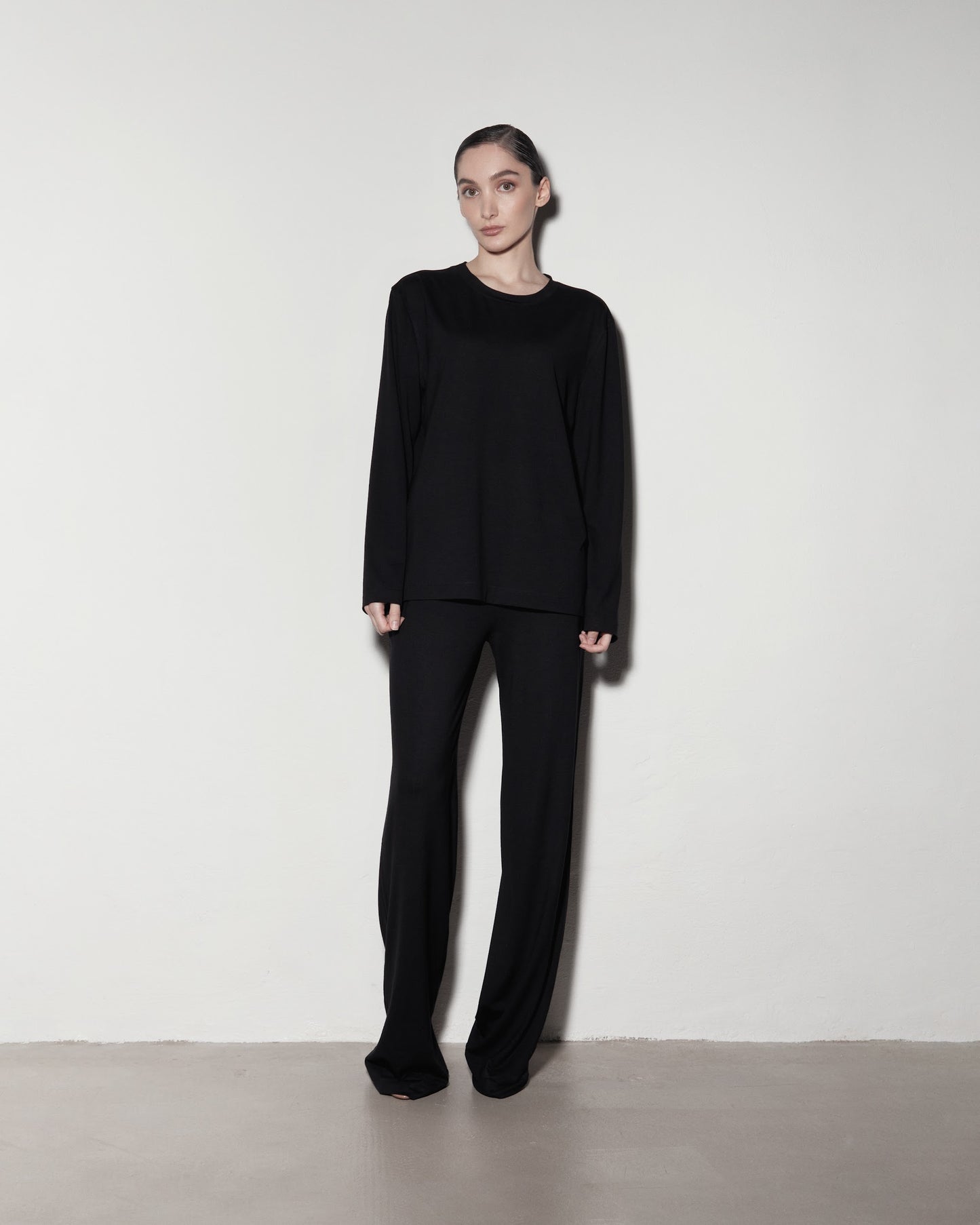 KALHOTY. Black