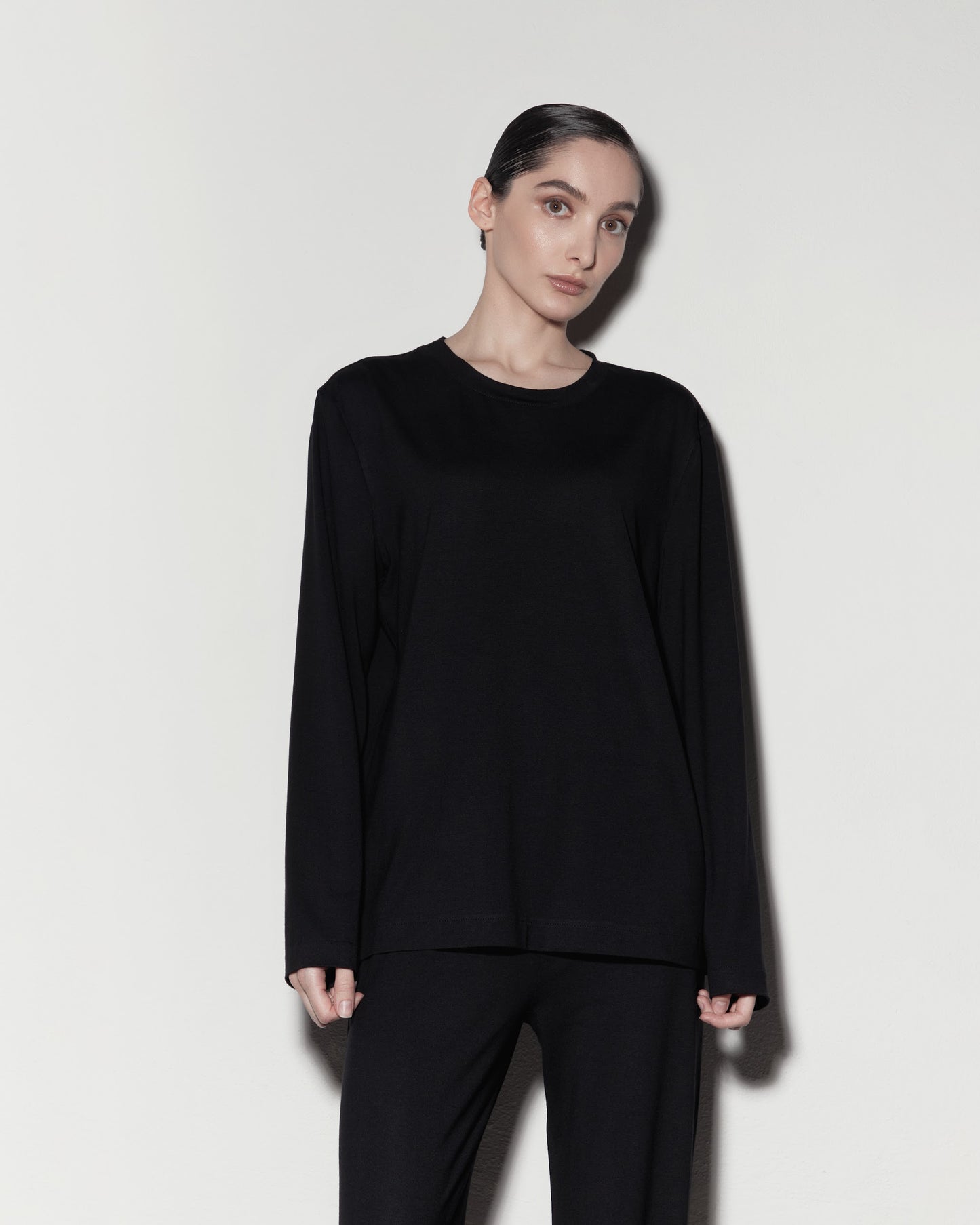LONGSLEEVE. Black