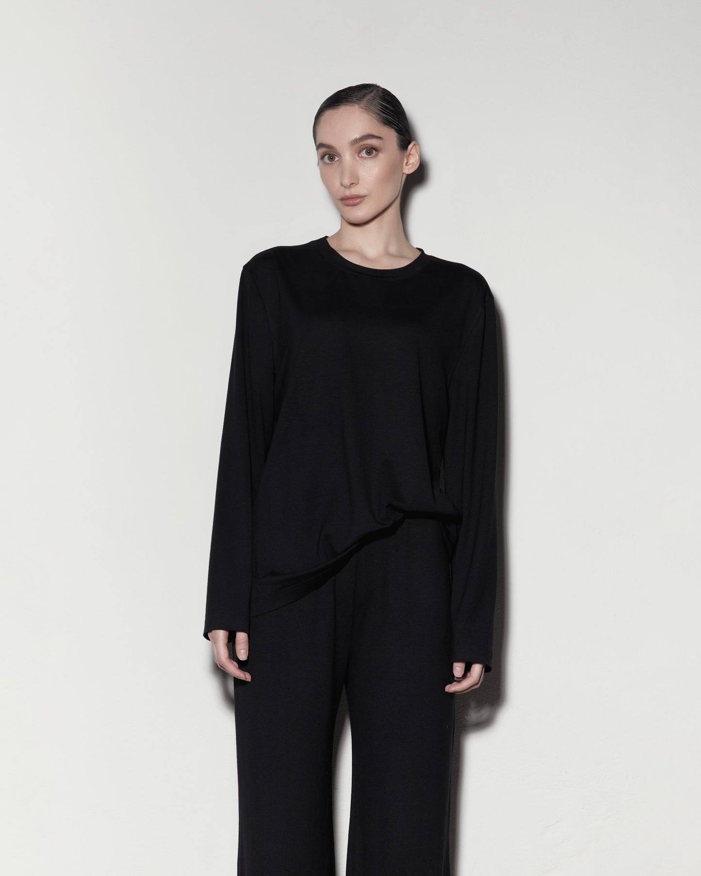 LONGSLEEVE. Black