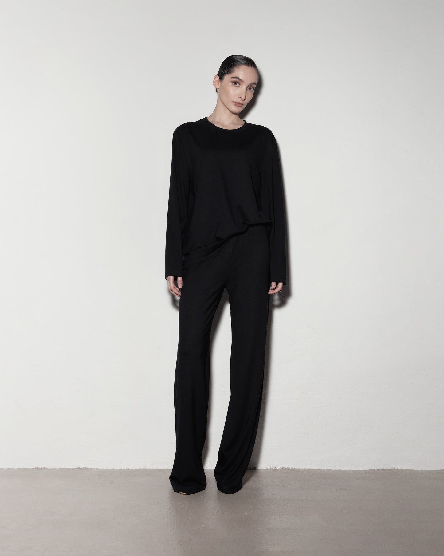 KALHOTY. Black