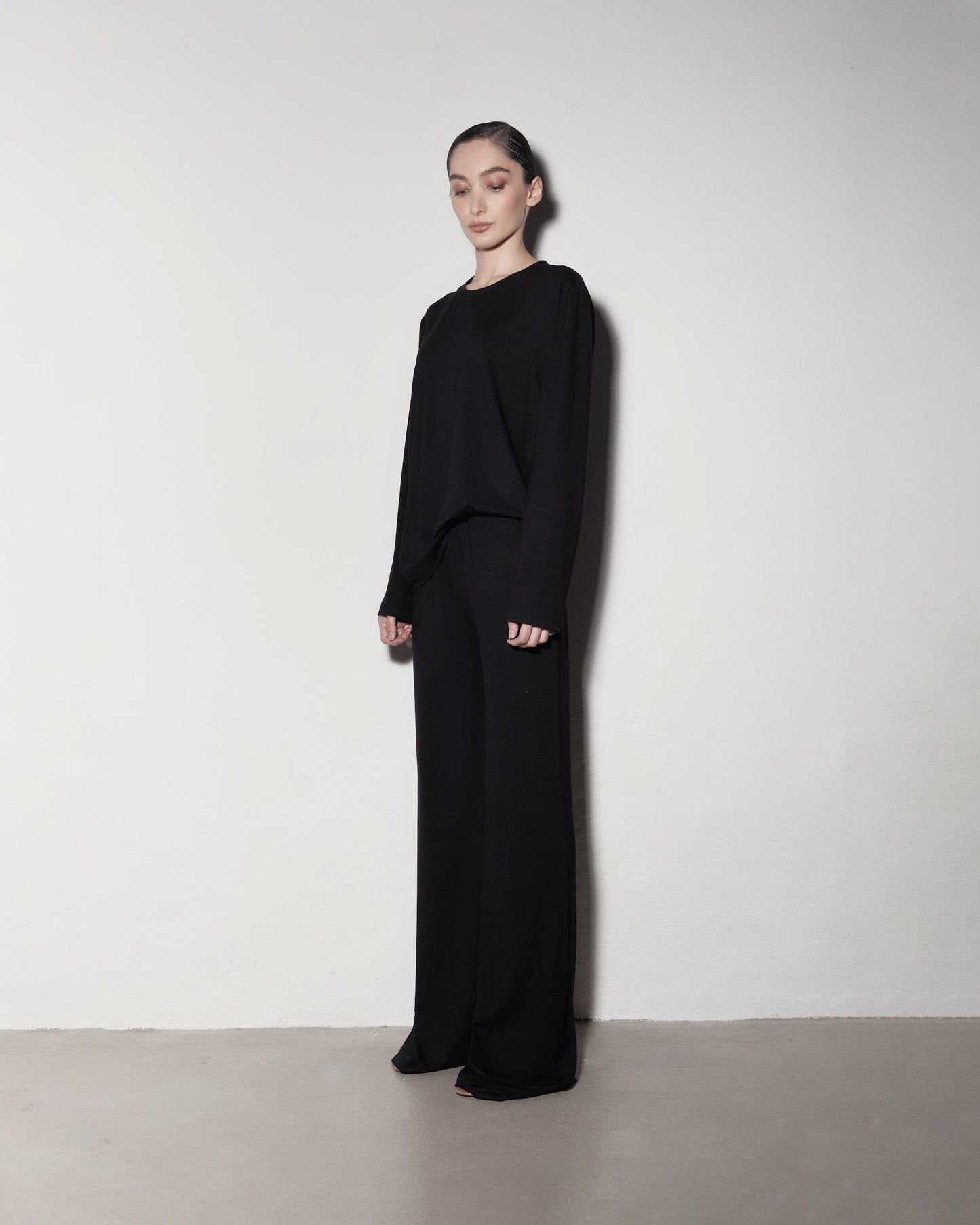 LONGSLEEVE. Black