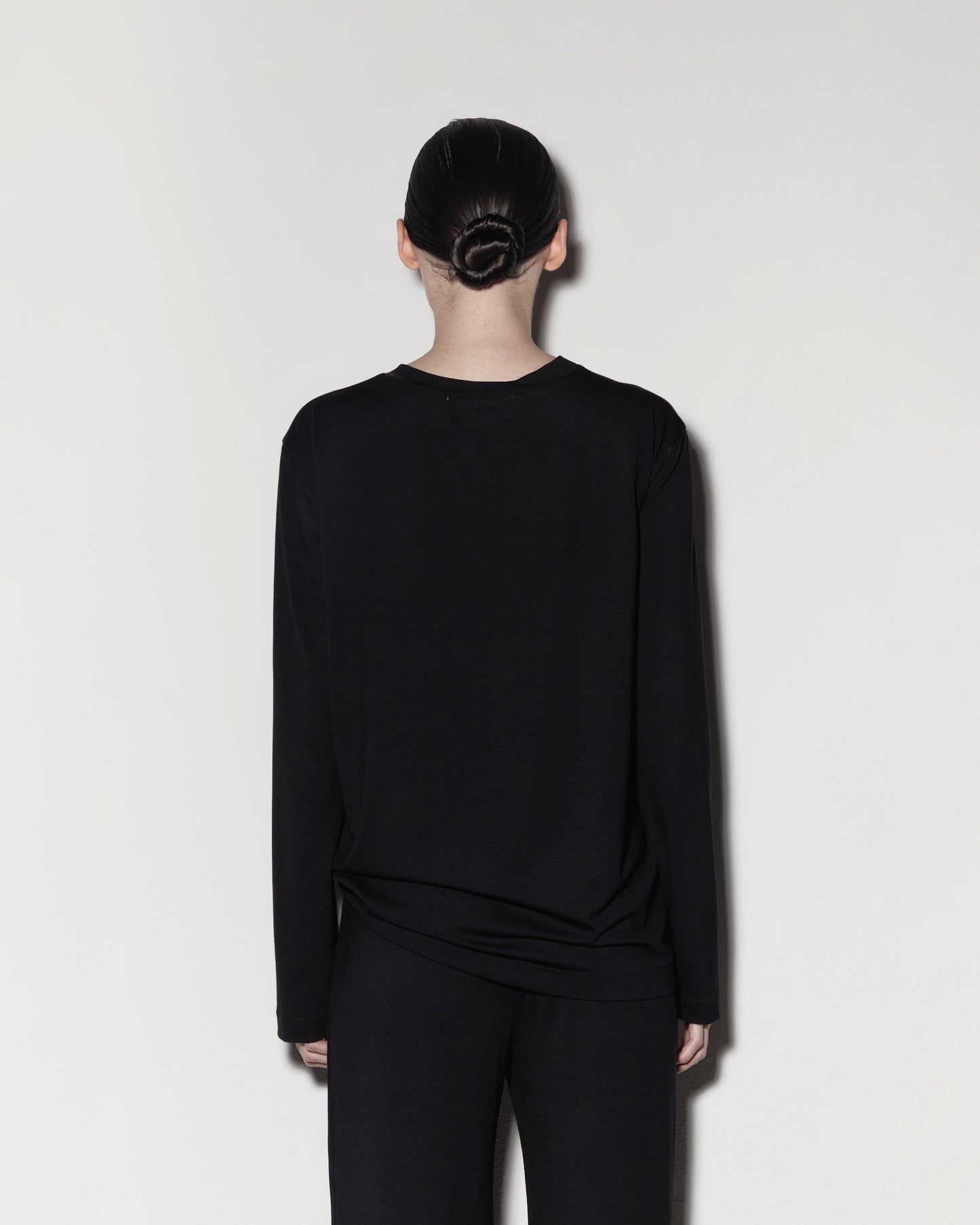 LONGSLEEVE. Black