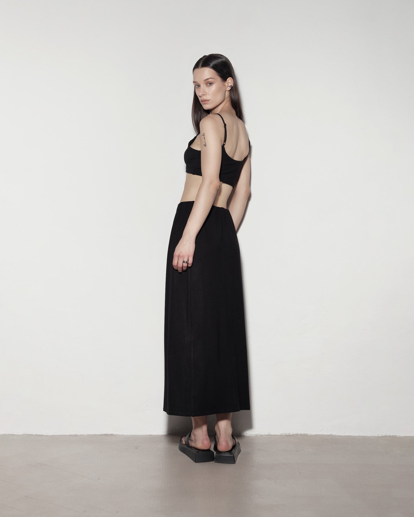 MIDI skirt. BLACK