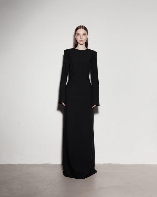 ŠATY S VYCPANÝMI RAMENY. ČERNÉ