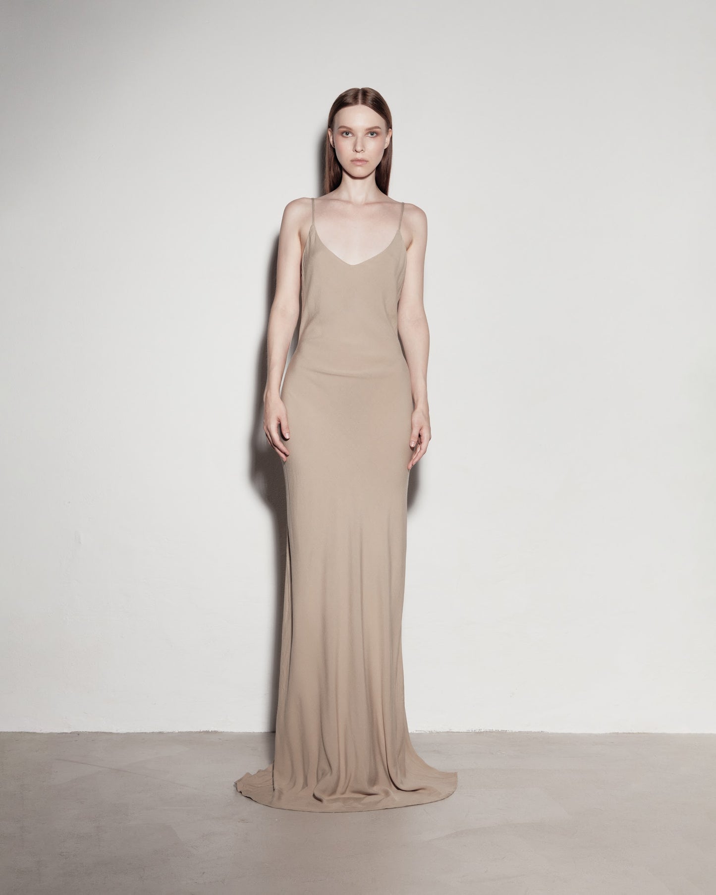 Max's dress with her back exposed. Ordinary