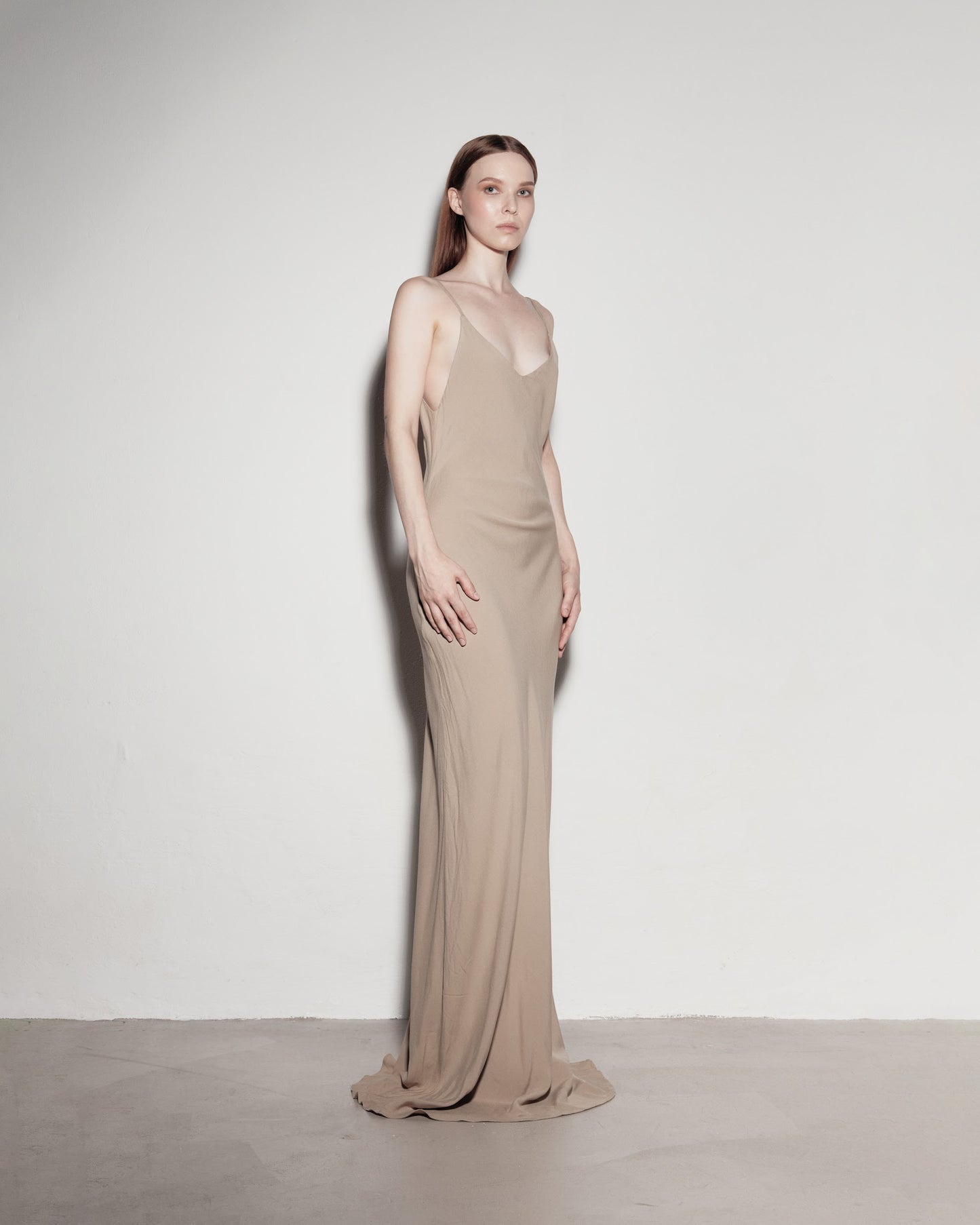 Max's dress with her back exposed. Ordinary