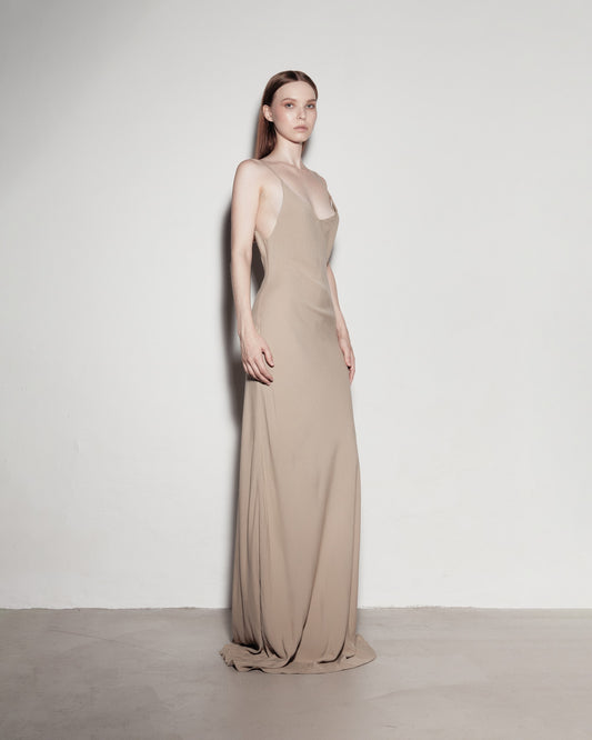 Max's dress with her back exposed. Ordinary