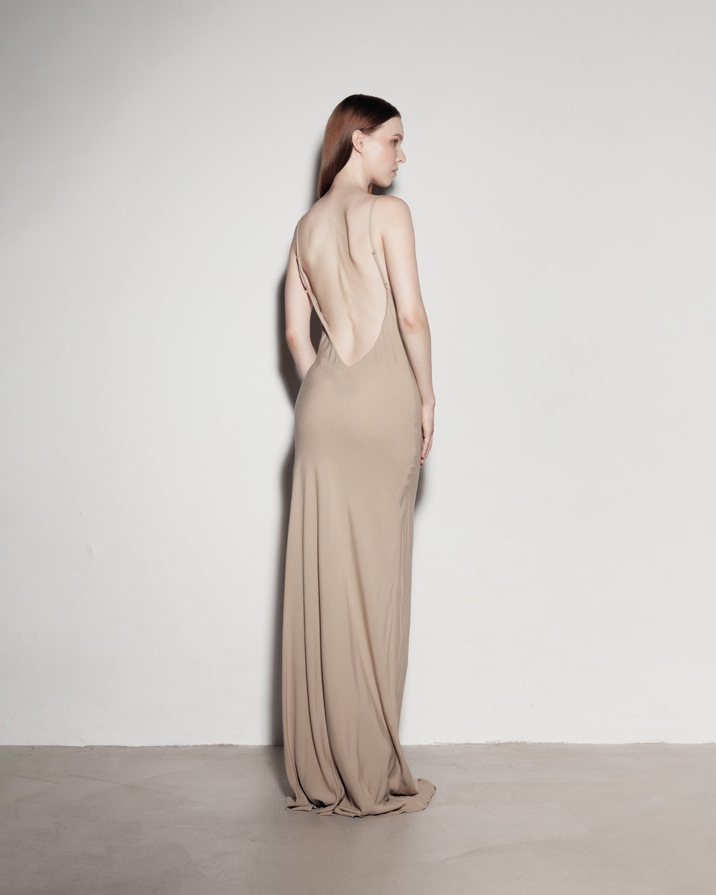 Max's dress with her back exposed. Ordinary