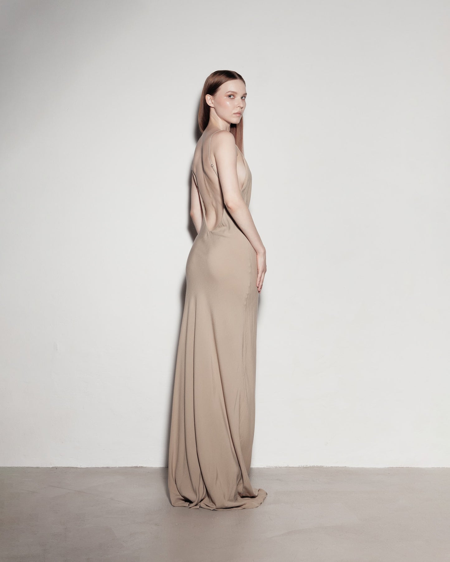 Max's dress with her back exposed. Ordinary