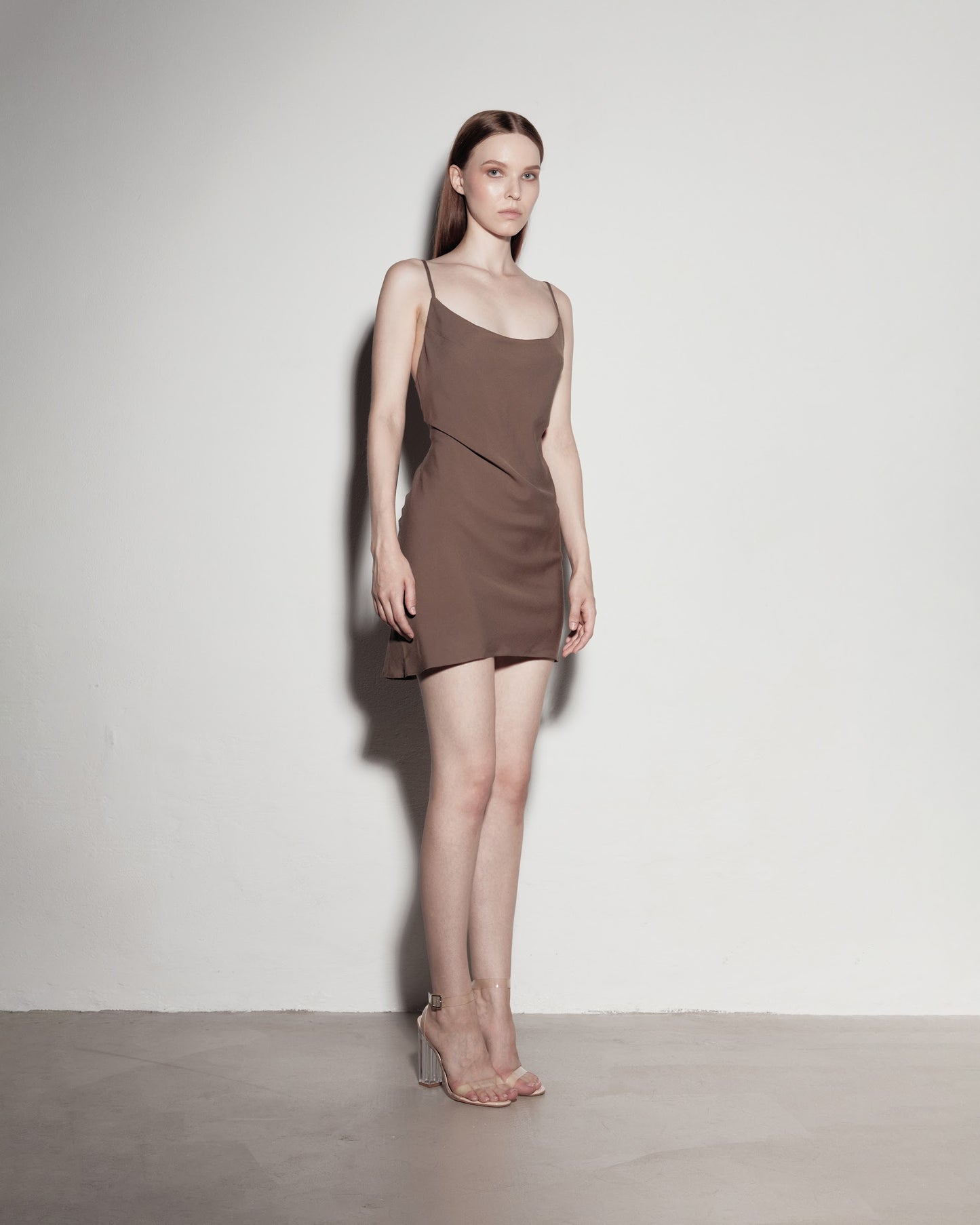 MINI dress with exposed back. Brown