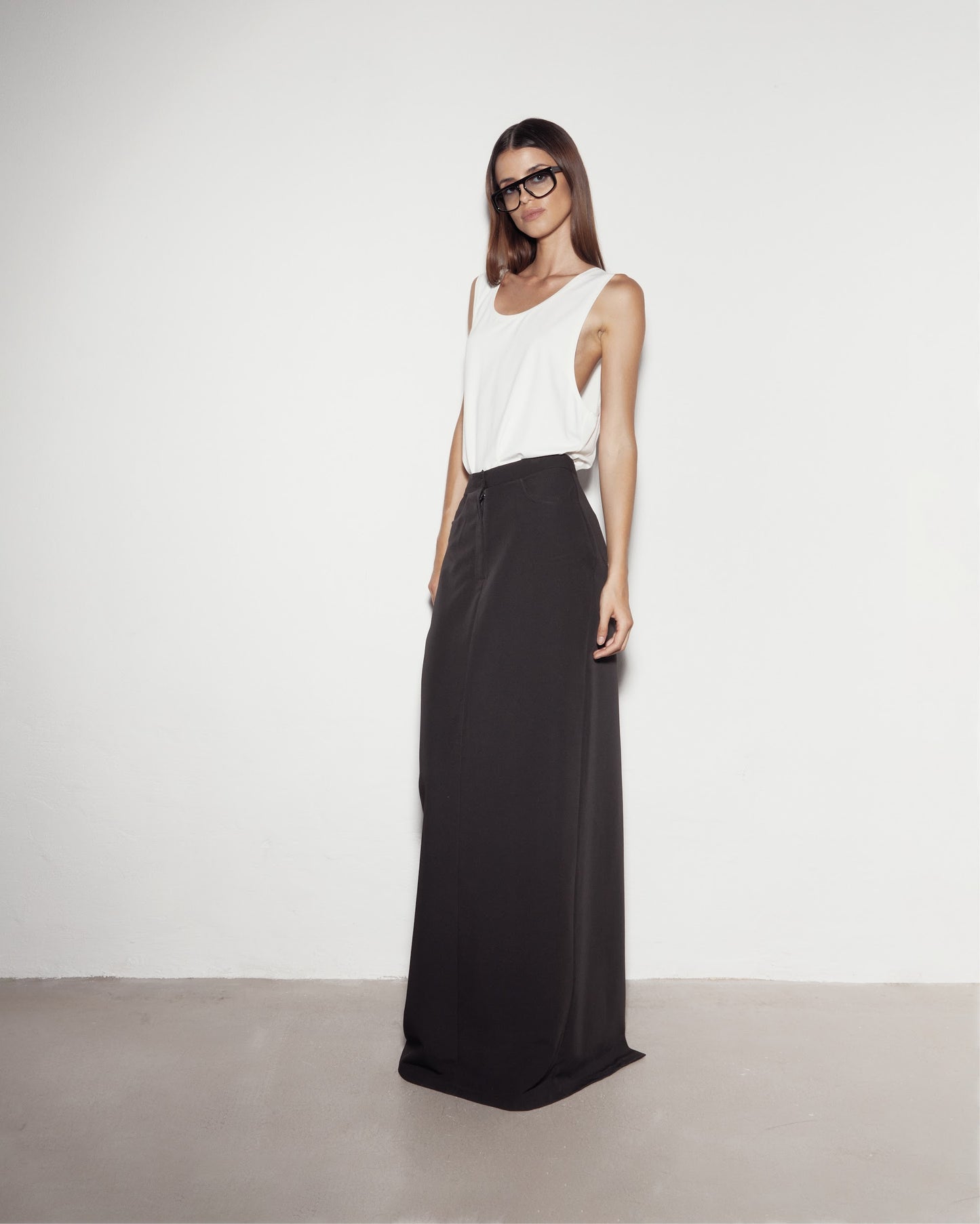 "DAILY" Max skirt. BLACK