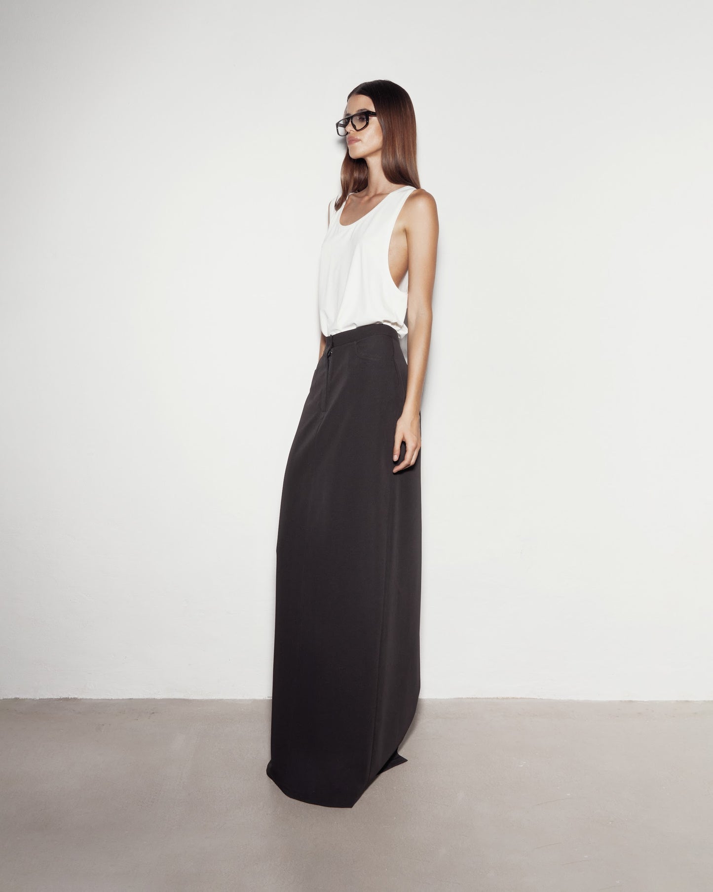 "DAILY" Max skirt. BLACK
