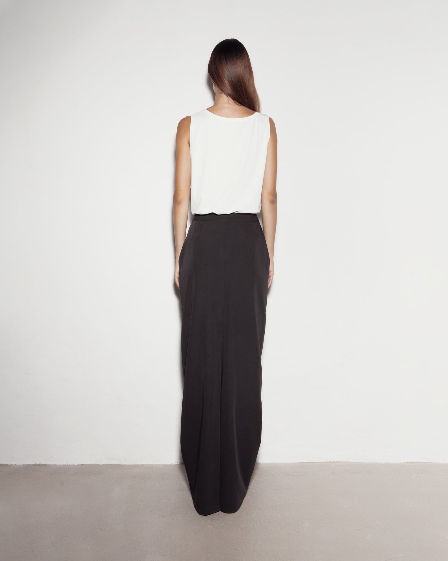"DAILY" Max skirt. BLACK