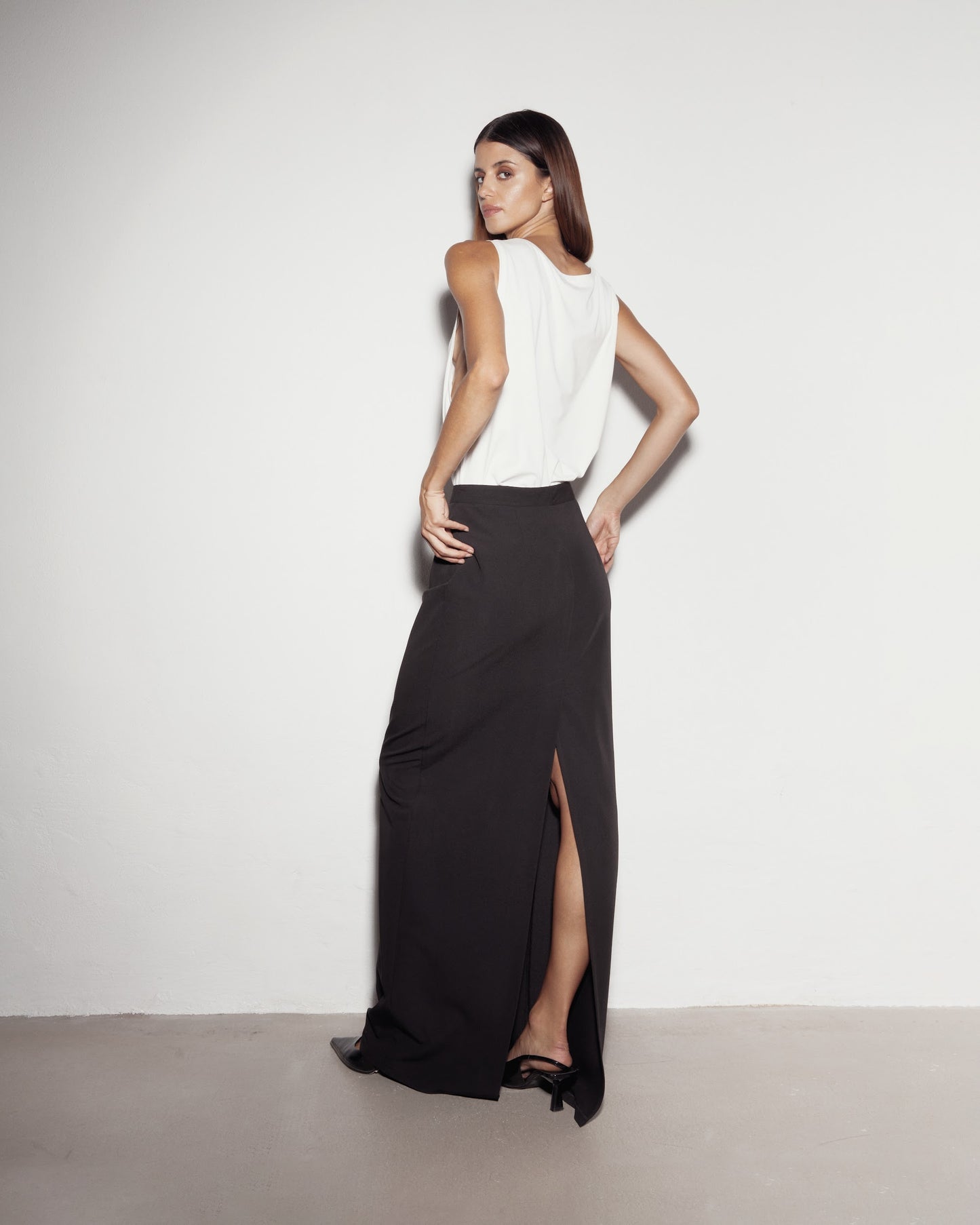 "DAILY" Max skirt. BLACK