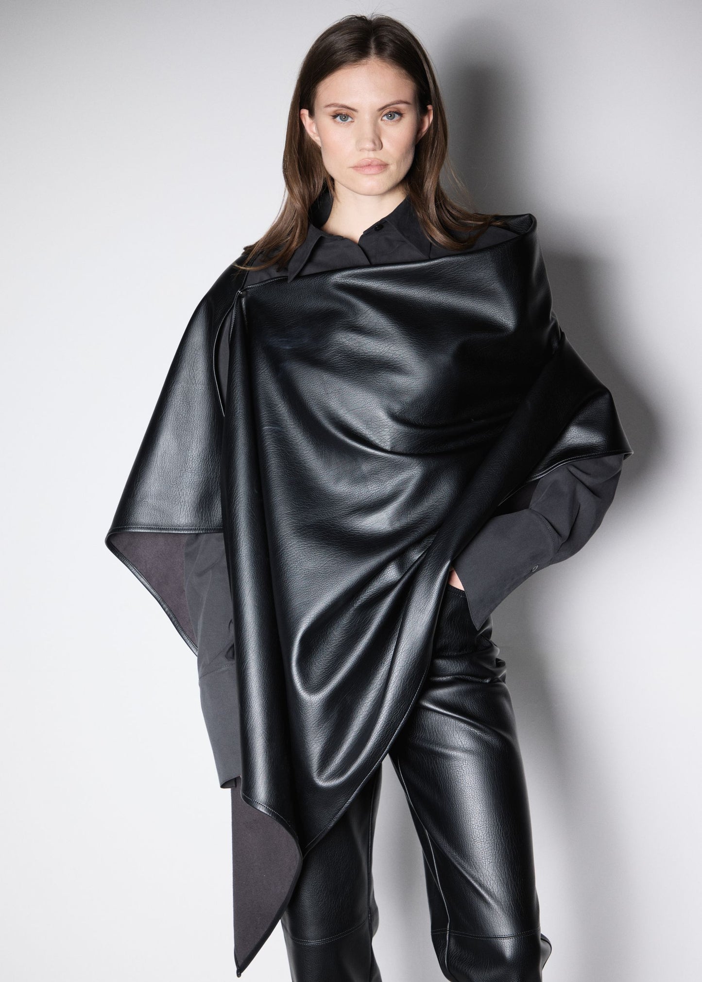 BASQUE. BLACK PREMIUM VEGAN LEATHER