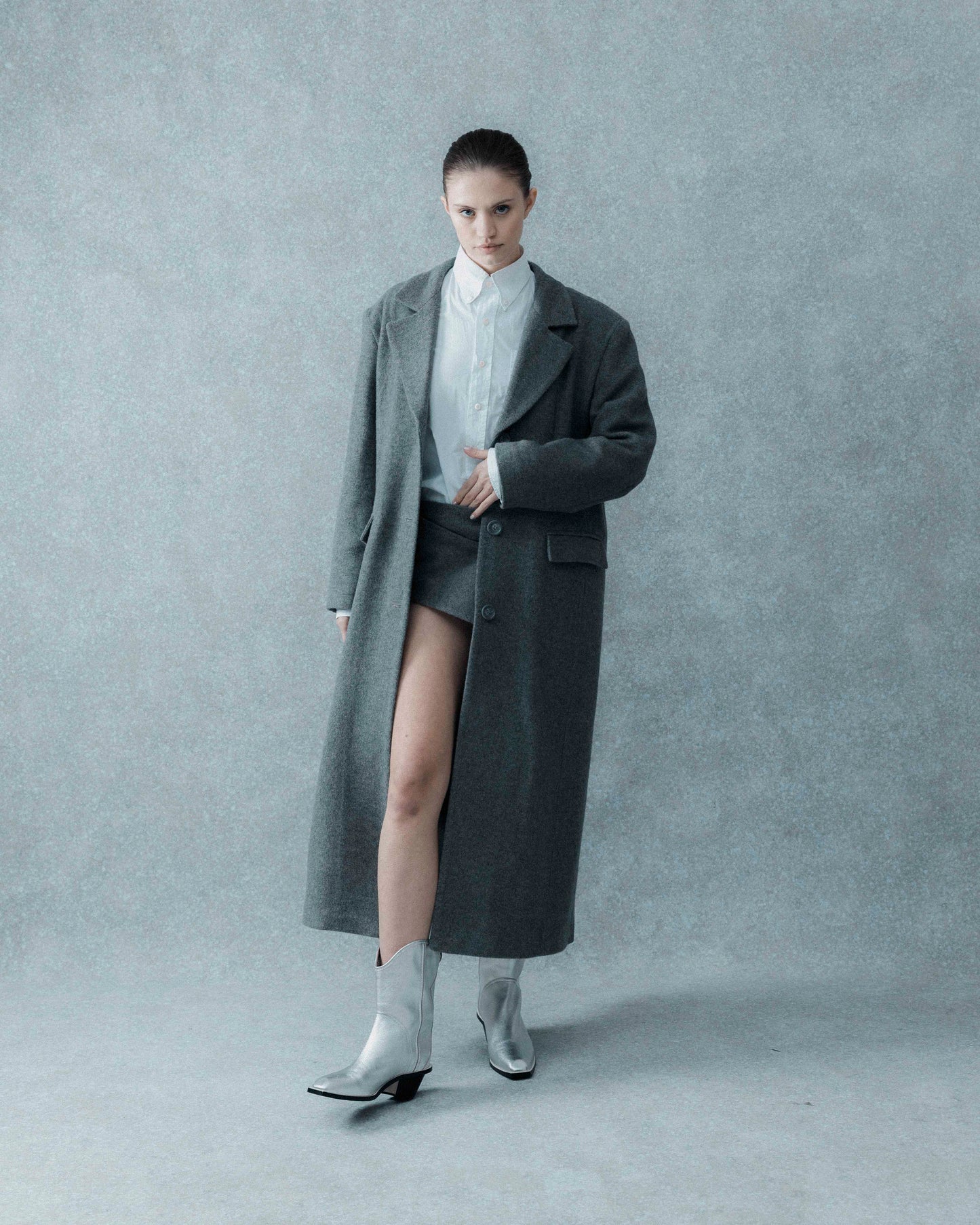 STRAIGHT FIT VLNĚNÝ KABÁT. ŠEDÝ