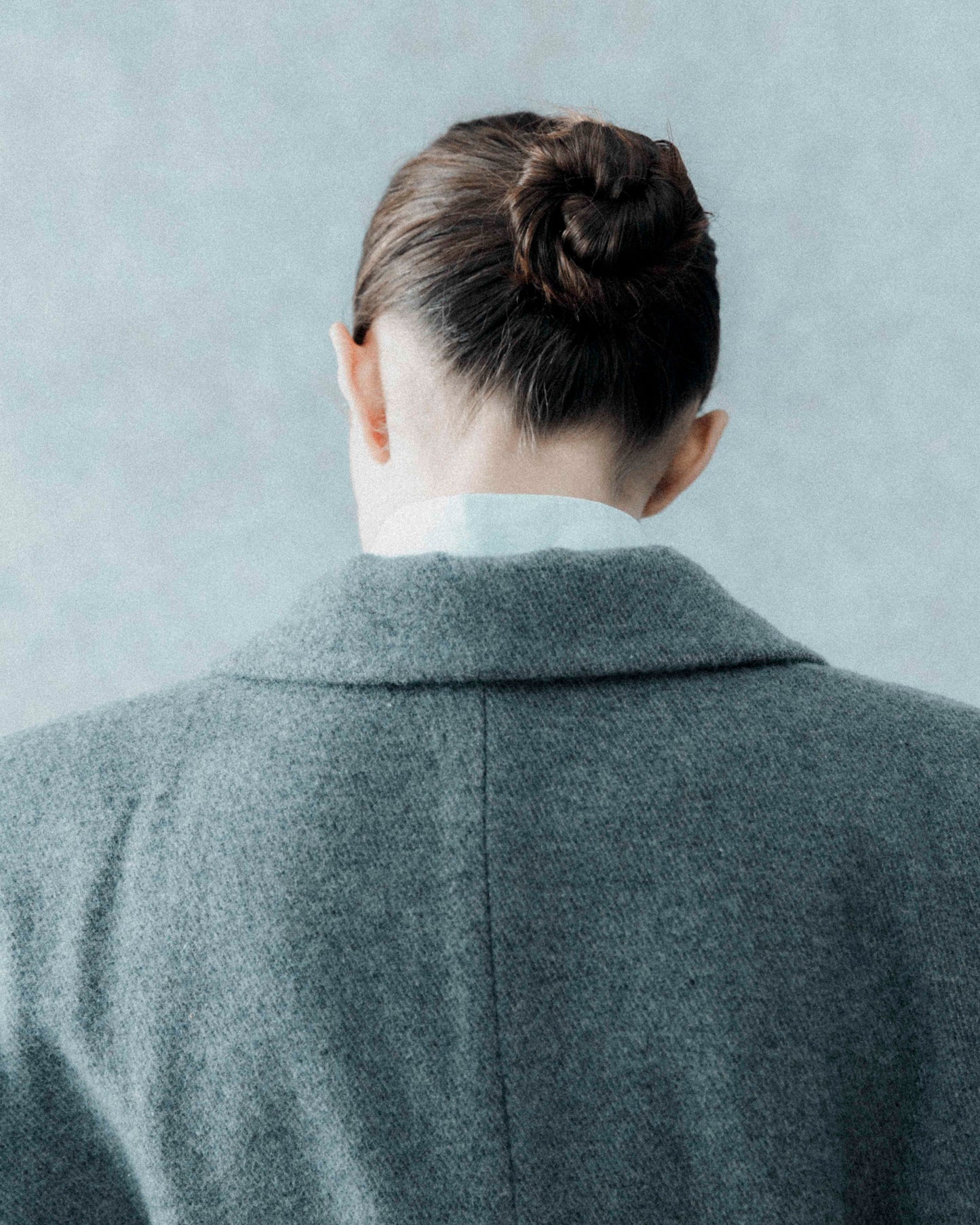 STRAIGHT FIT VLNĚNÝ KABÁT. ŠEDÝ