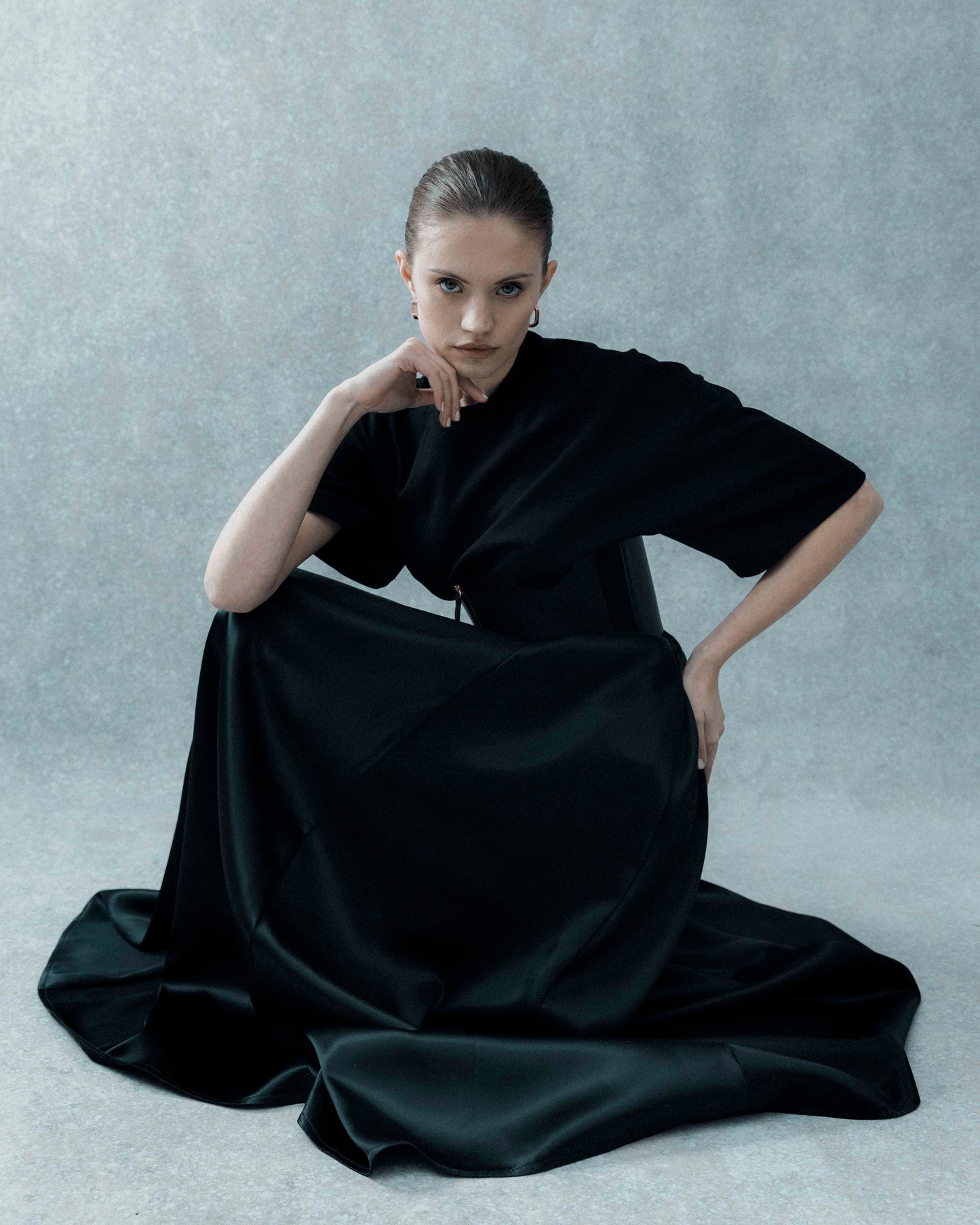 SATIN SKIRT. BLACK