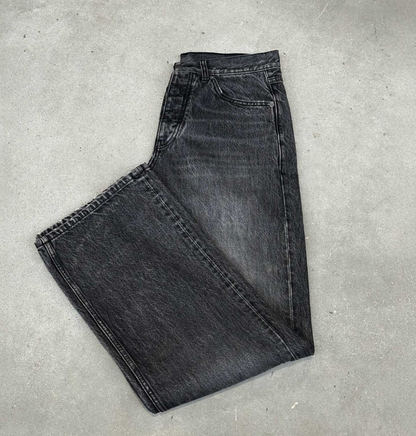 BLACK LOOSEFIT JEANS. UNISEX