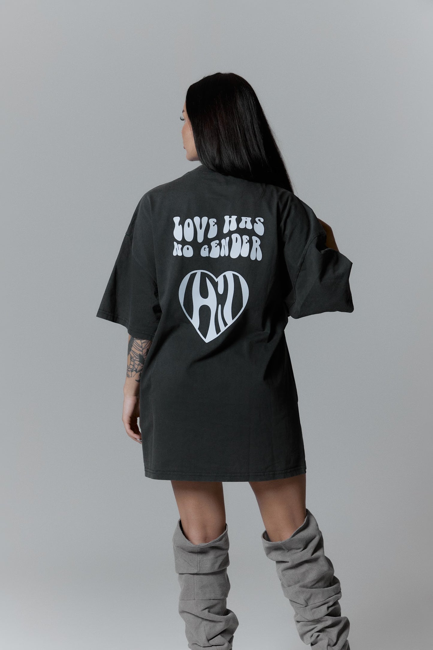 Heavyweight Black t-shirt - "LHNG"