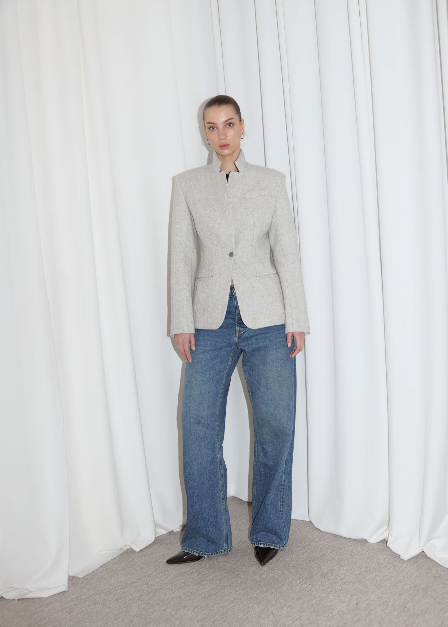 WOOL FITTED BLAZER.  GREY