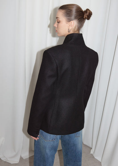 WOOL FITTED BLAZER. BLACK