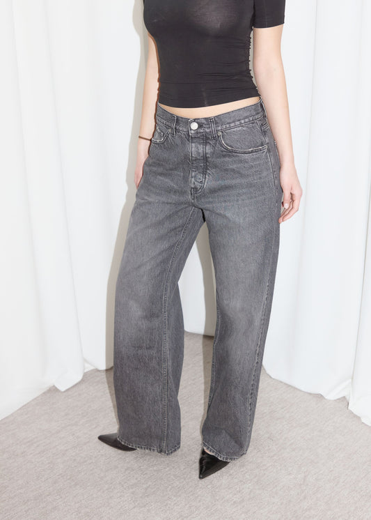 BLACK LOOSEFIT JEANS. UNISEX