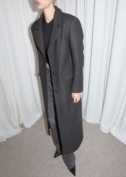 STRAIGHT FIT WOOL COAT. DARK GREY