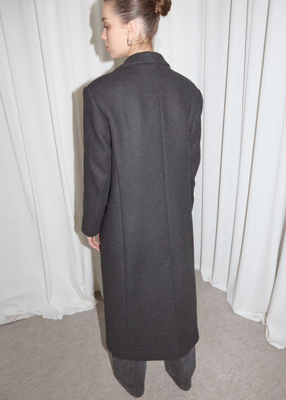STRAIGHT FIT WOOL COAT. DARK GREY