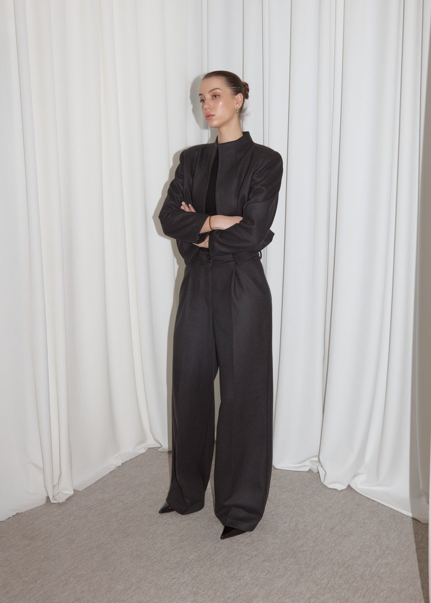 CANONIQUE JACKET X WOOL PANTS. BLACK