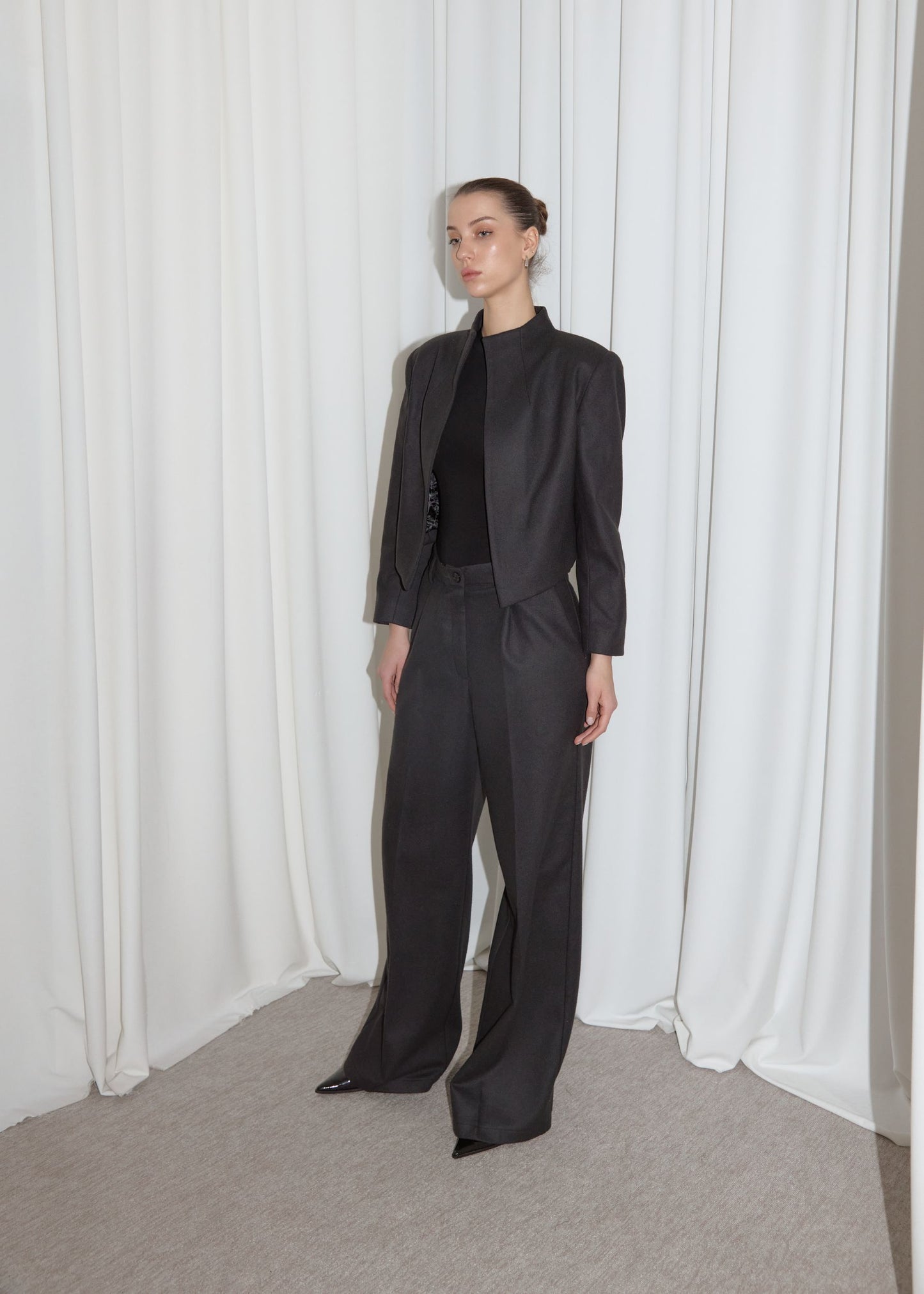 CANONIQUE JACKET X WOOL PANTS. BLACK