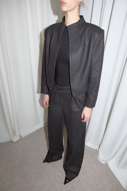 CANONIQUE JACKET X WOOL PANTS. BLACK