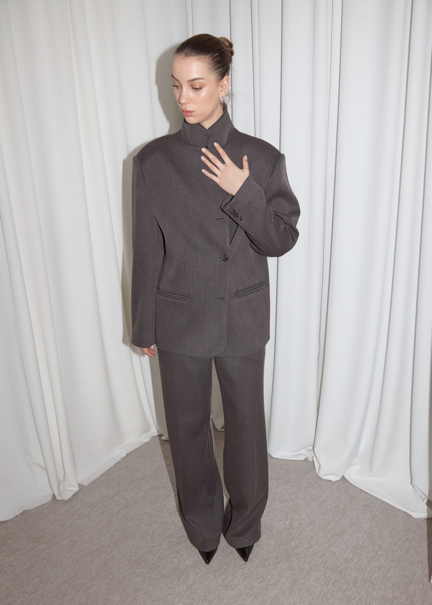 LIMITED BLAZER & PANTS. GREY