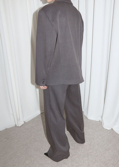 LIMITED BLAZER & PANTS. GREY
