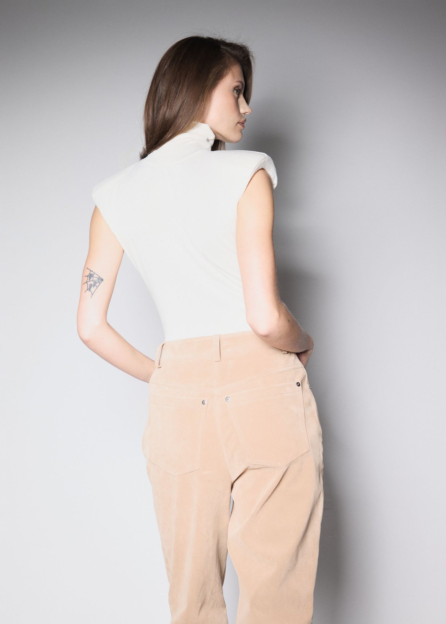 90’S TROUSERS. BEIGE VEGAN SUIDE