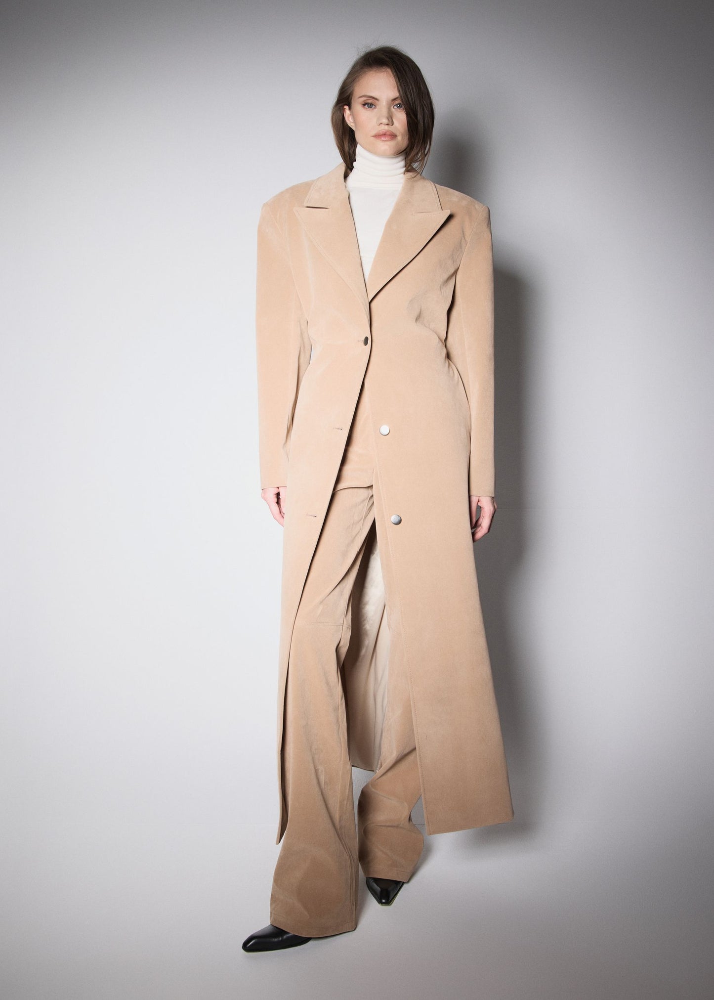 KENNEDY TRENCH. BEIGE VEGAN SUIDE